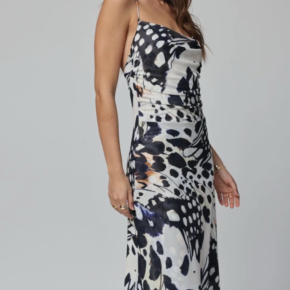 Chic Monarch Butterfly Print Maxi Dress - Picture 6 of 7
